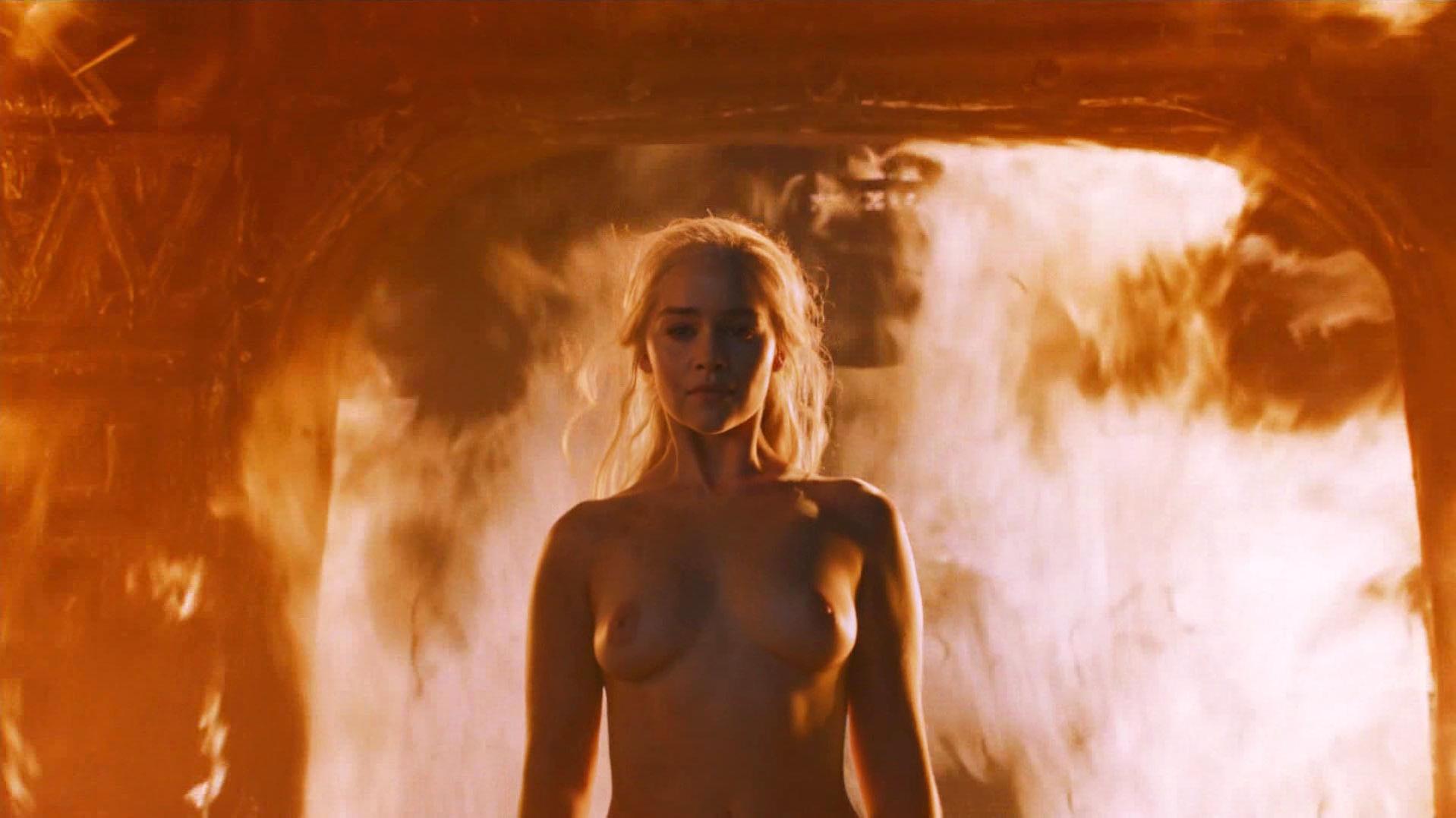 Todas las escenas de sexo de Emilia Clarke en Juego de Tronos - Desnuda o  desnudas